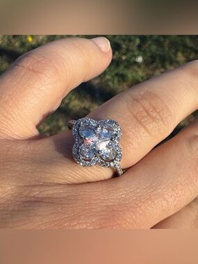 CZ Clover Elegant Wedding engagement Silver CZ Ring Size 9 sparkle